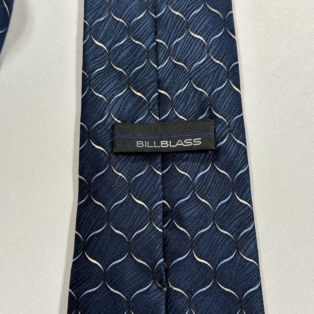 Men’s Bill Blass Italian Made Necktie - Picture 4 of 6